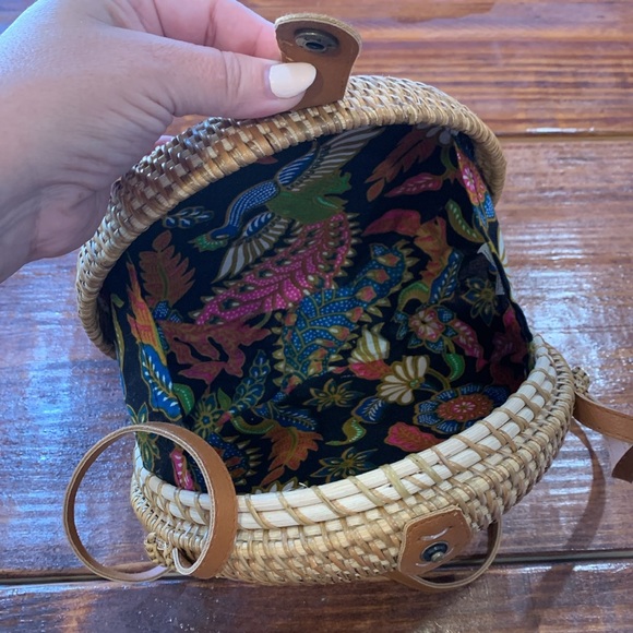 Collection Eighteen Round Rattan Crossbody Bag - Picture 5 of 13